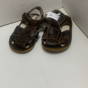 Wee squeeze sandlals